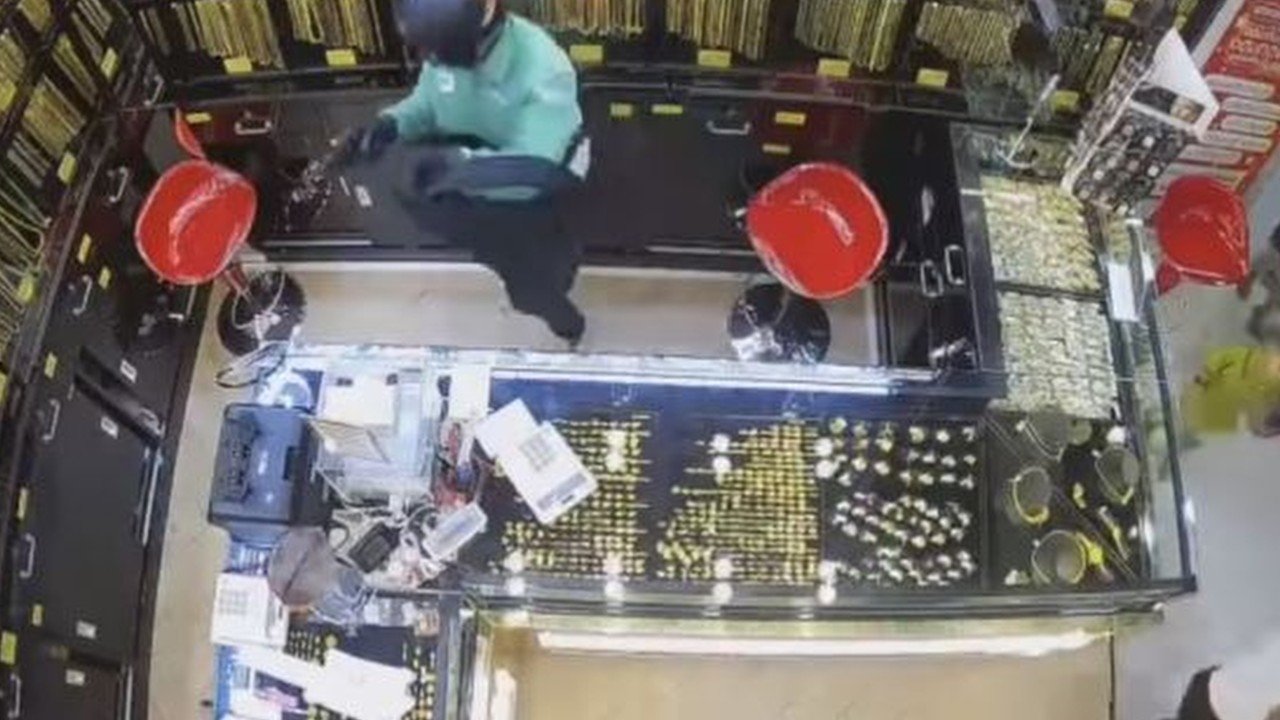 Thai police launch manhunt for delivery rider who robbed gold store