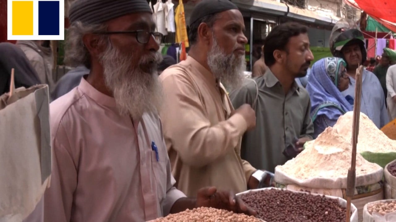 In Pakistan, high prices overshadow start of Ramadan