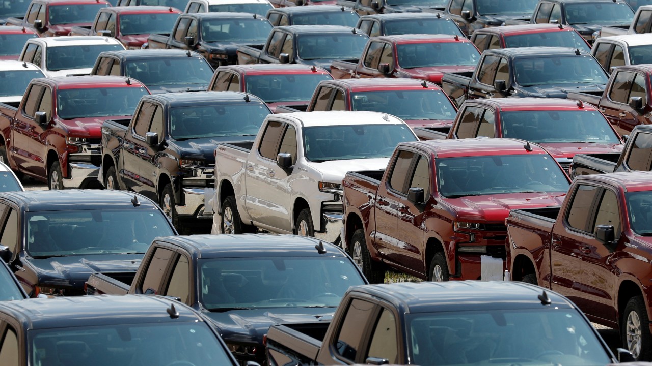 Trump grants US carmakers 1 month exemption from new Canada, Mexico tariffs
