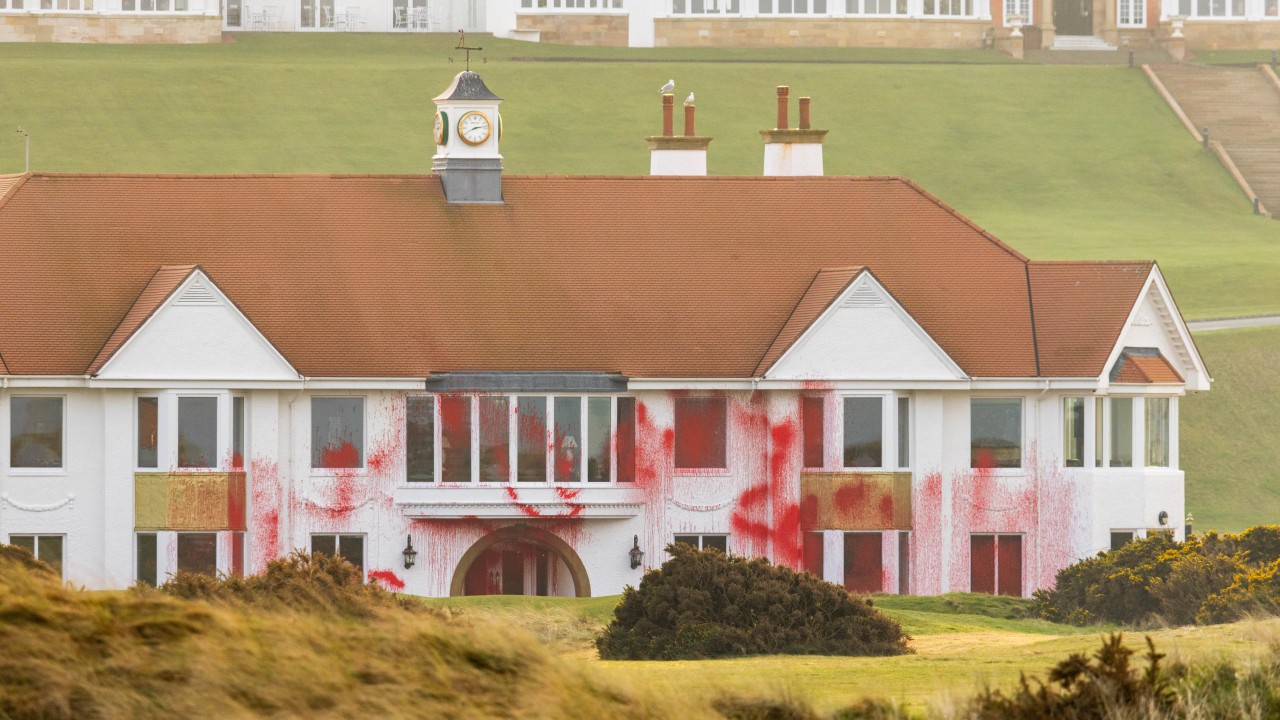 Gaza protesters vandalise Trump’s Scottish golf resort