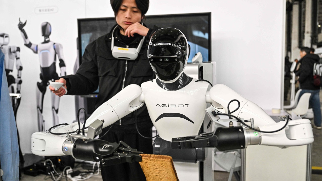 Agibot unveils AI model that allows humanoid robots to perform real-world tasks