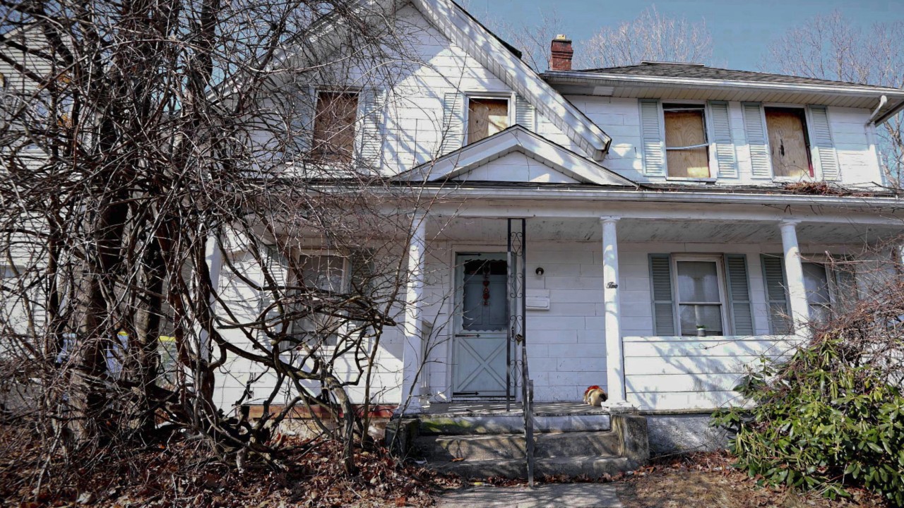 US man rescued from burning home describes cruelty during 20 years of captivity