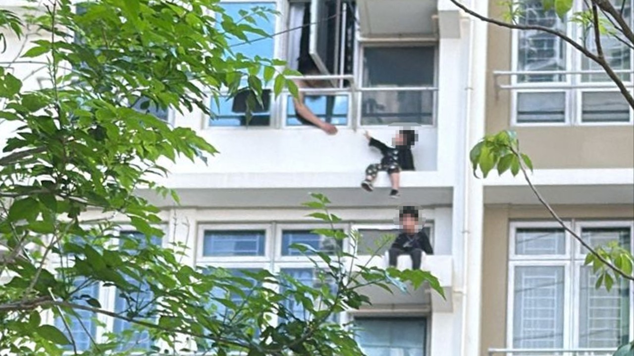 Firefighters rescue 2 young children from window ledge of Hong Kong flat