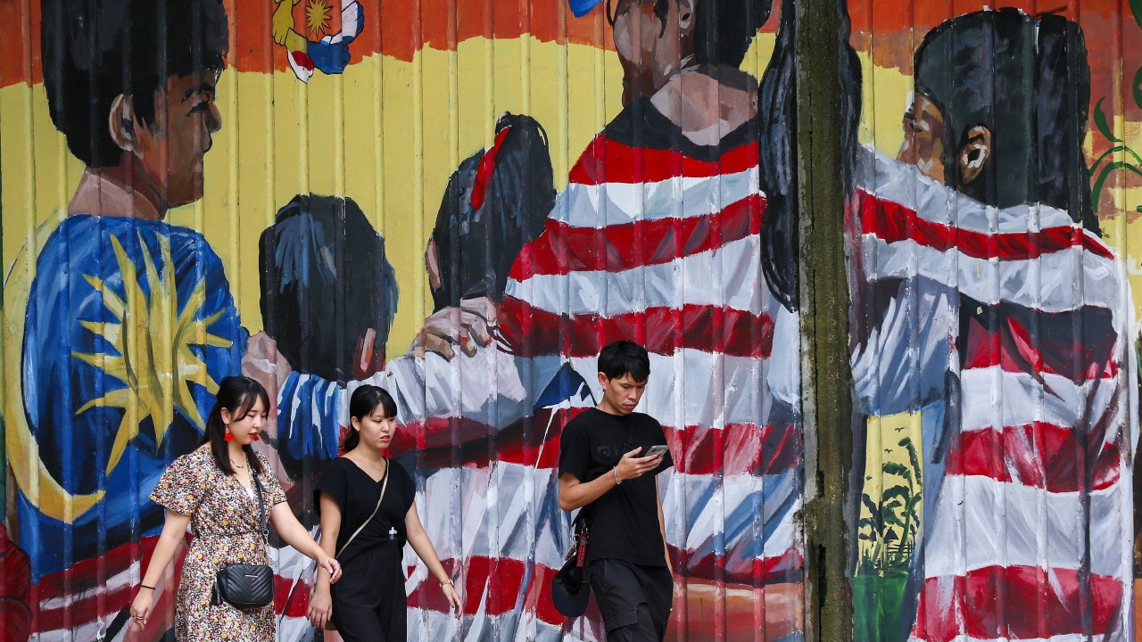 Malaysians question flag on school uniforms rule – pupils ‘do not care’