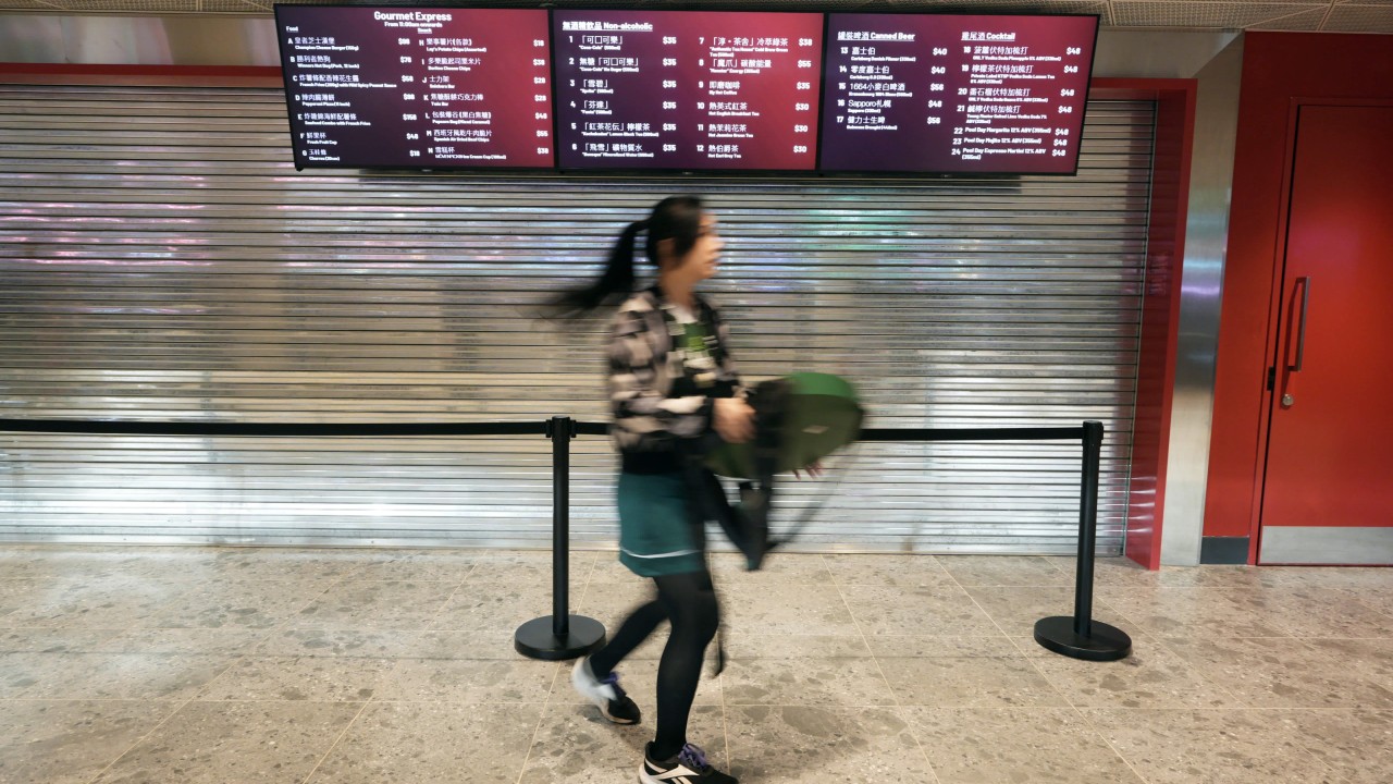 ‘Ridiculous’: hungry Hong Kong Sevens fans decry lack of food at Kai Tak Stadium