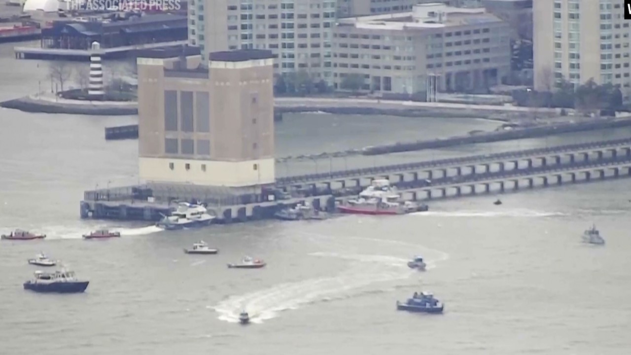 6 dead after helicopter crashes into Hudson River in New York