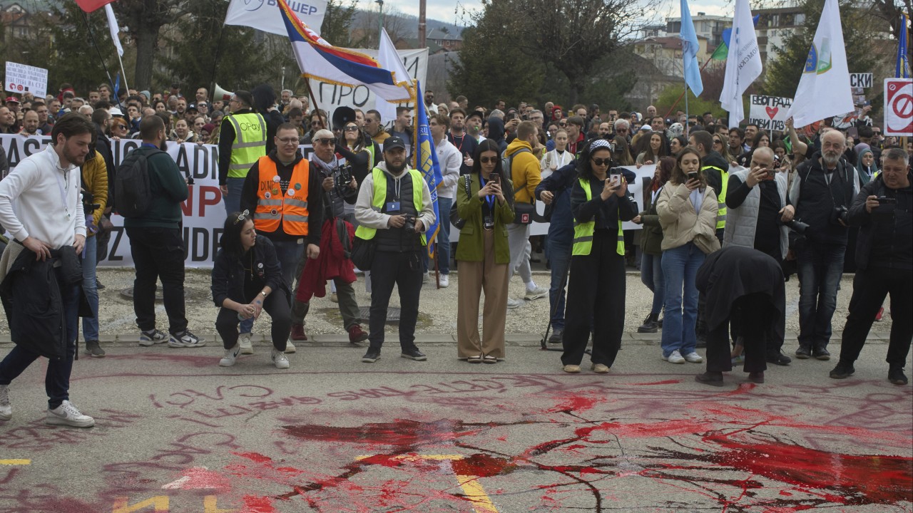 Serbia’s government rallies to counter anti-corruption protests