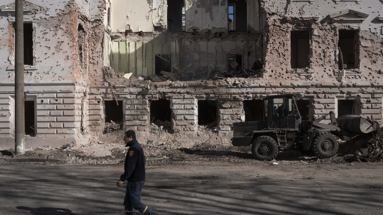 Ukrainian lawmakers extend martial law until August