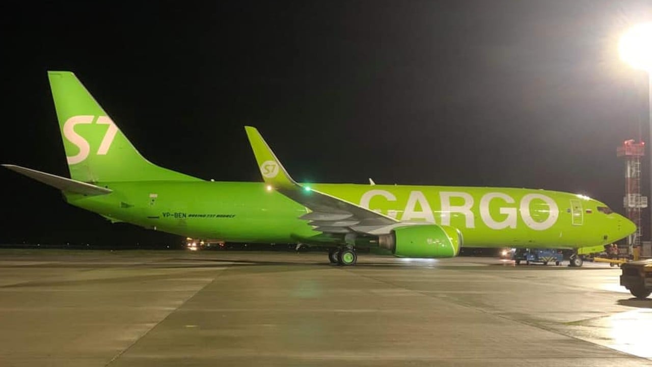 Hong Kong airport incident probe finds crew error caused runway closure