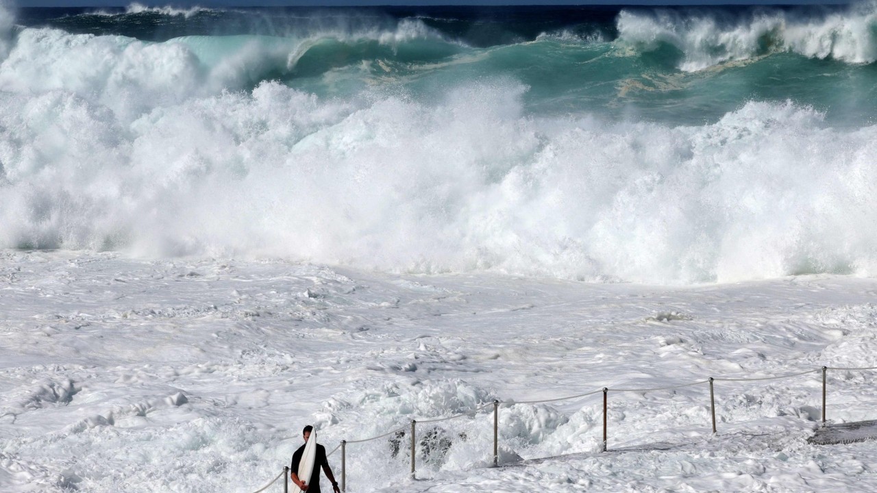 Drowning tally at 6 as huge waves hit Australia’s east coast