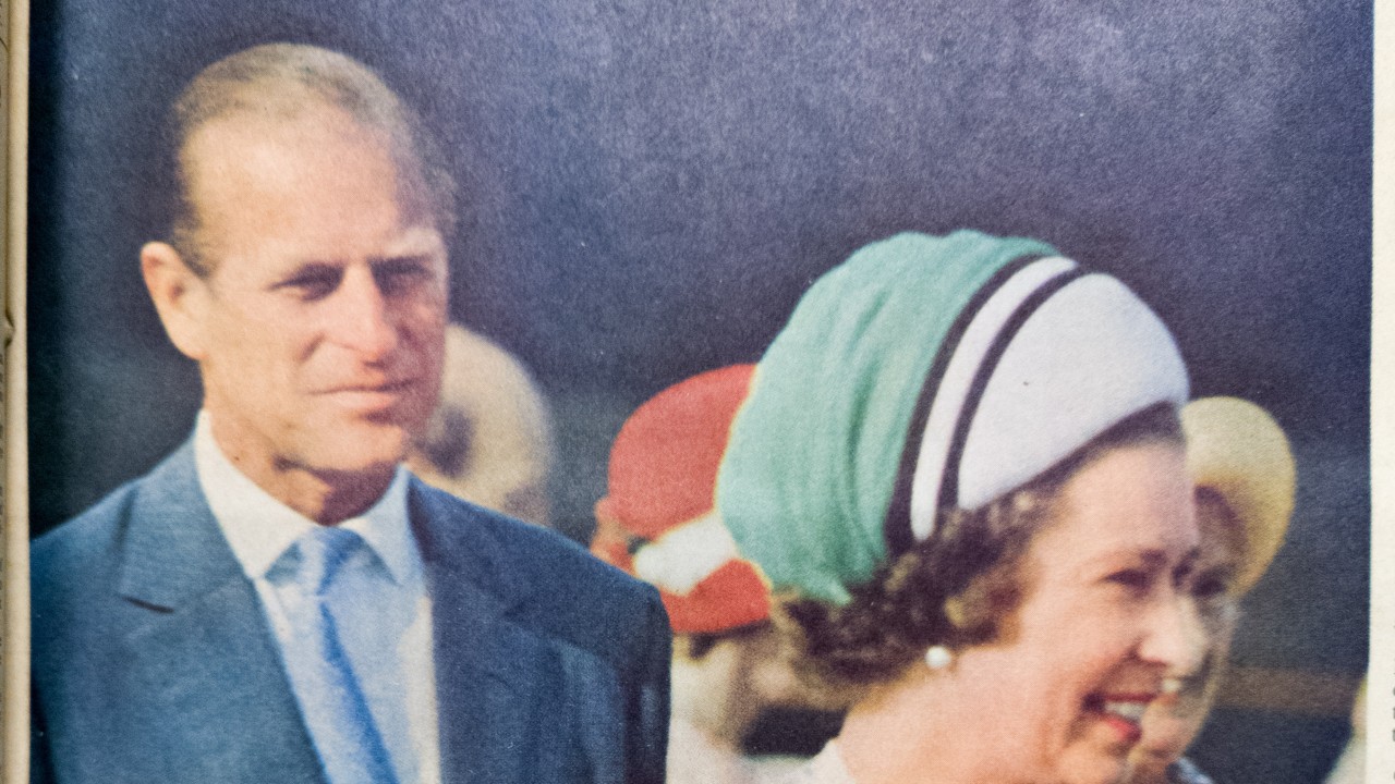 Naval guns, crowds welcome Queen Elizabeth to Hong Kong in 1975 – from the SCMP archive