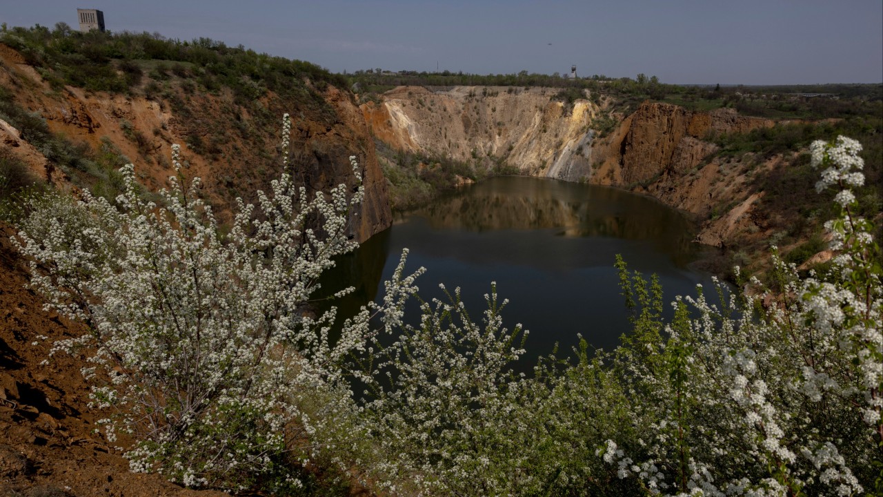 US and Ukraine sign long-awaited rare minerals deal