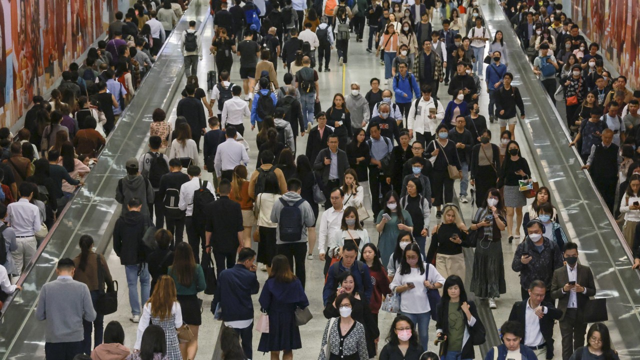 Who is better off after MPF mechanism abolition, Hong Kong workers or bosses?