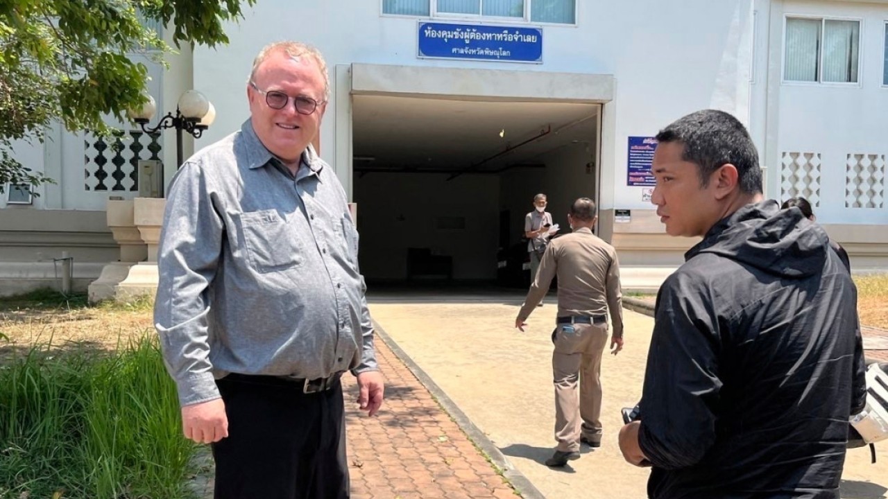 Thai prosecutors drop royal insult charge against US academic