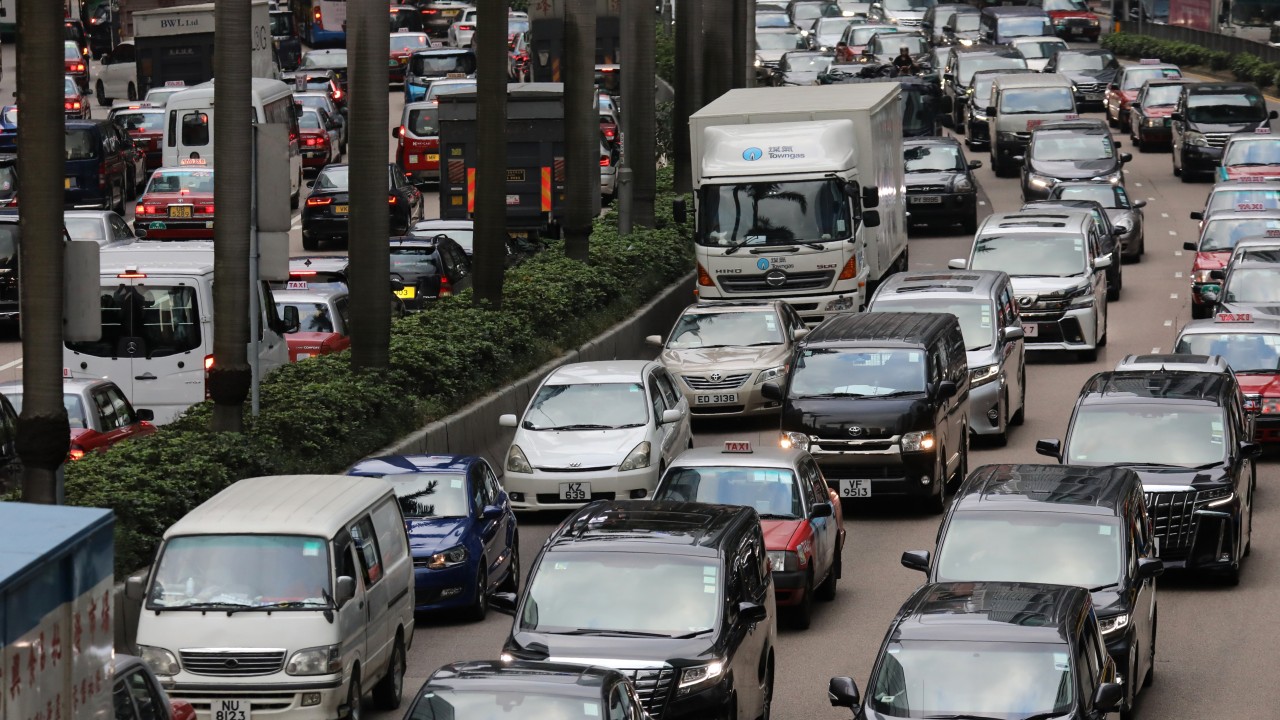 Rise in mainland applications for Hong Kong driving licences fuels test calls