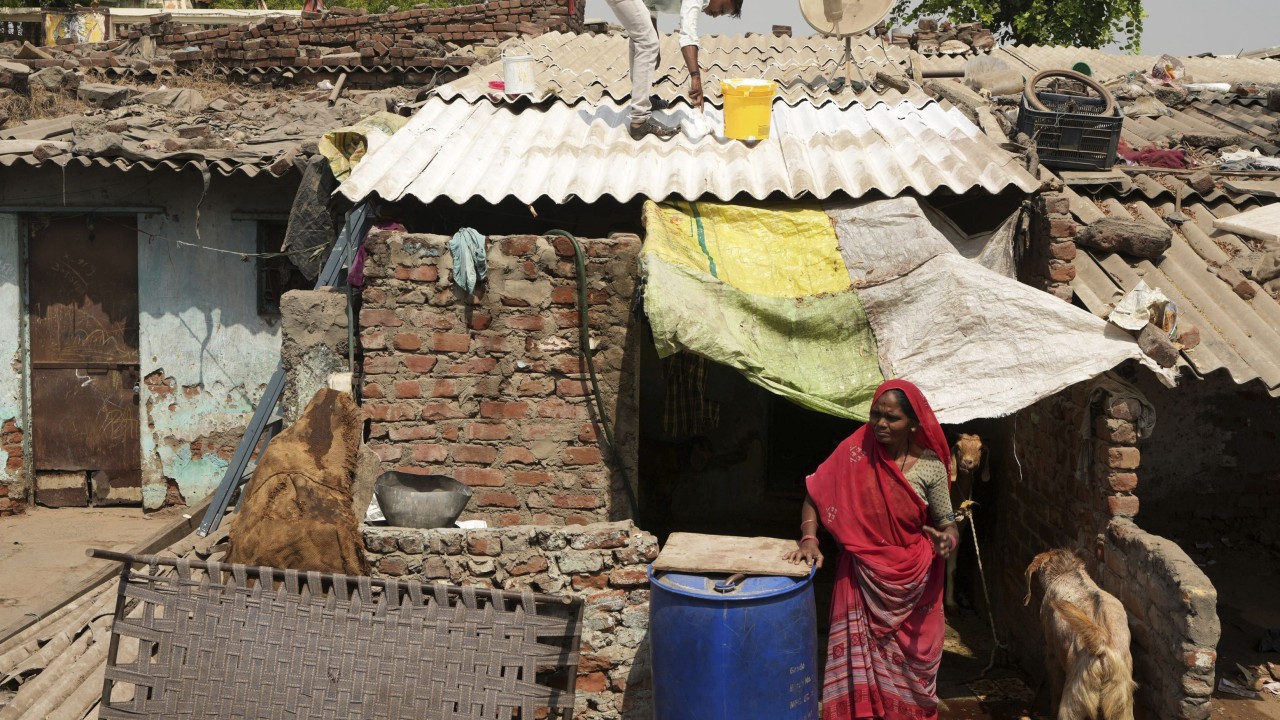 Indians weather the heat with smartwatches and cool roofs