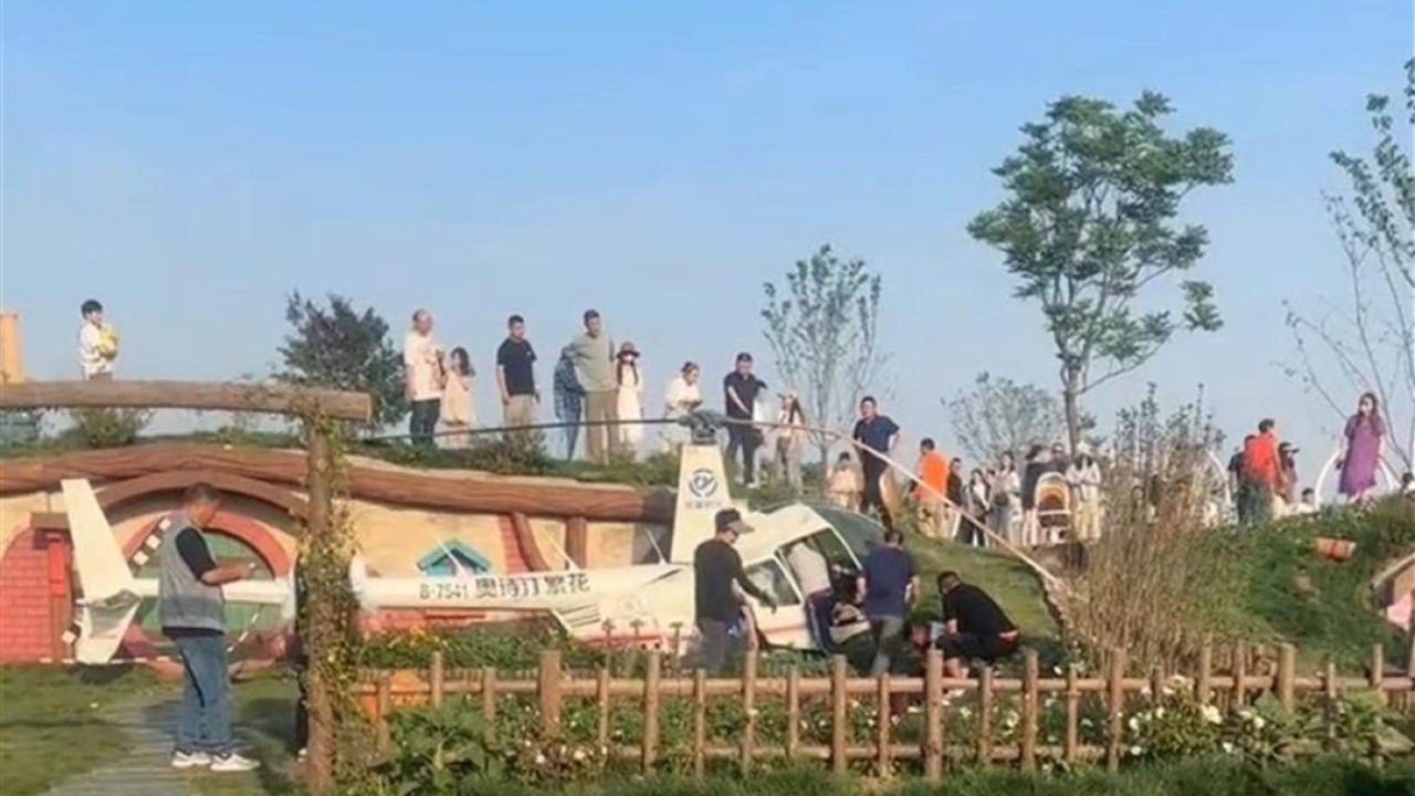 1 killed and four injured after tourist helicopter crashes in Chinese city of Suzhou