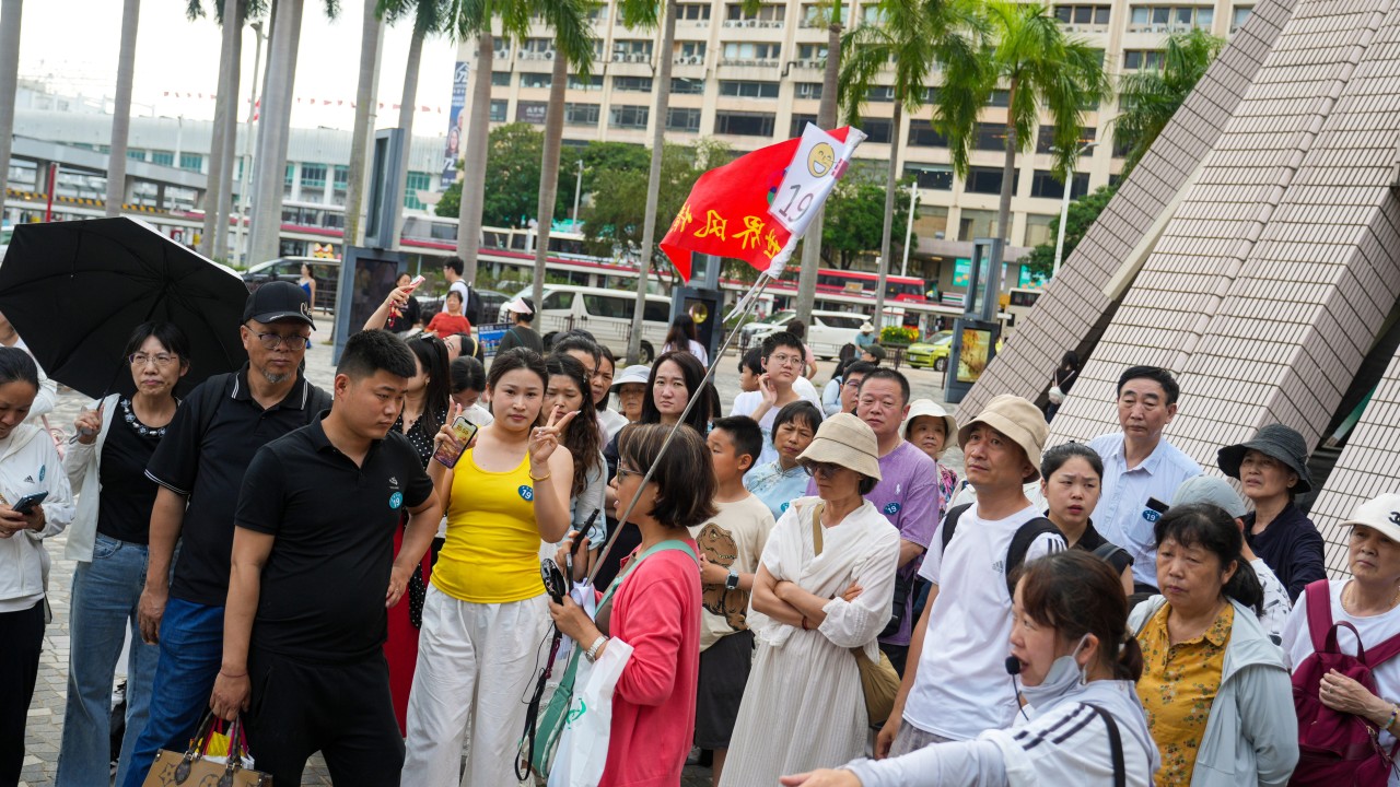 Are cheap 68 yuan tours for mainland visitors to Hong Kong good for the economy?