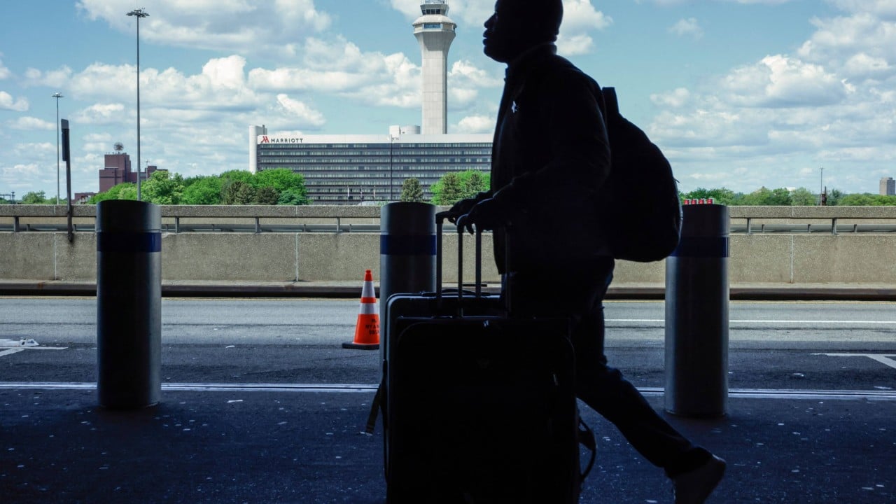 Newark airport in US hit by new radar outage amid flight woes