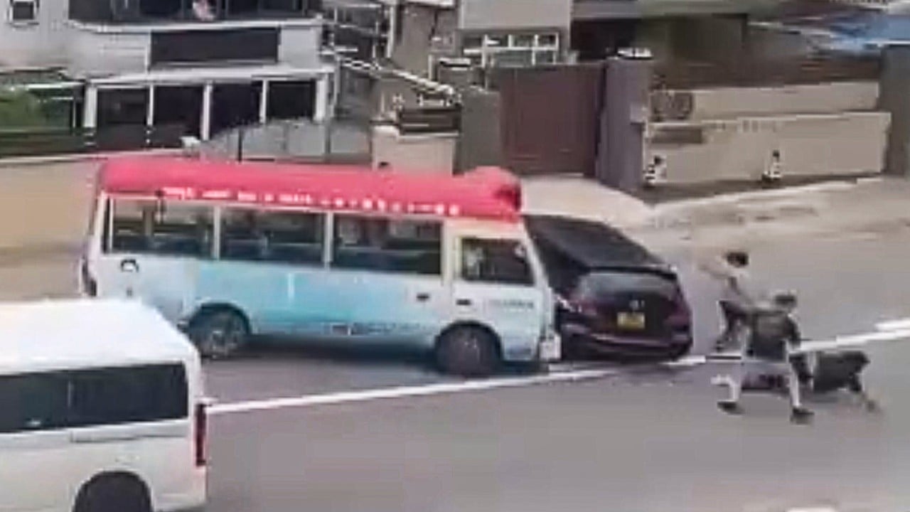 2 men arrested in Hong Kong over violent confrontation involving minibus driver