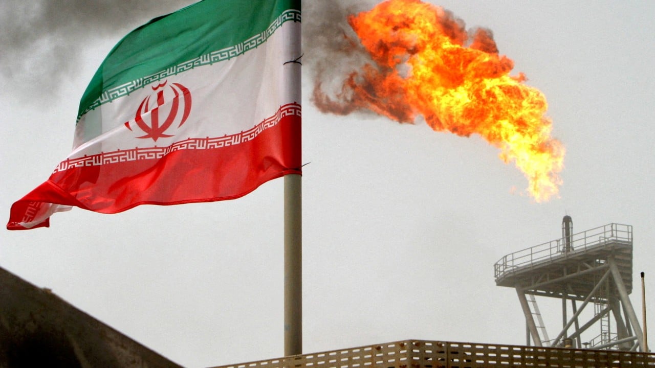 US sanctions firms it says sent Iranian oil to China