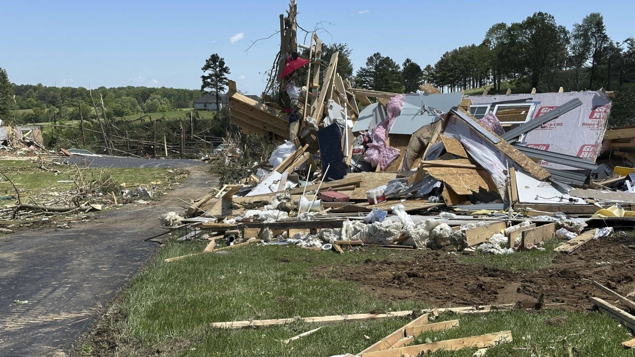 US tornadoes kill more than 20 in Kentucky and Missouri