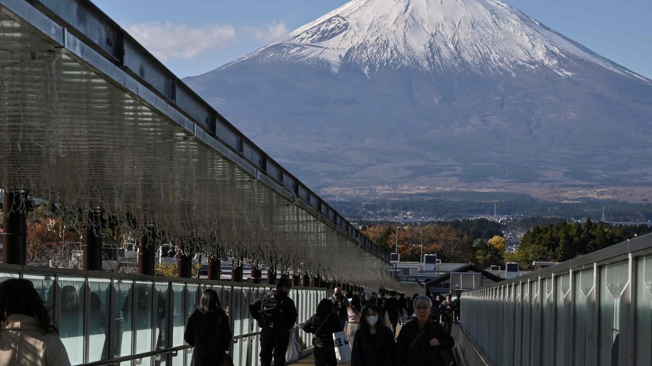 Droichead Ró -Far: Overturism sa ghrianghraf -Photo Mount Fuji sa tSeapáin Éireoidh cónaitheoirí áitiúla Droichead Ró -Far: Overturism sa ghrianghraf -Photo Mount Fuji sa tSeapáin Éireoidh cónaitheoirí áitiúla