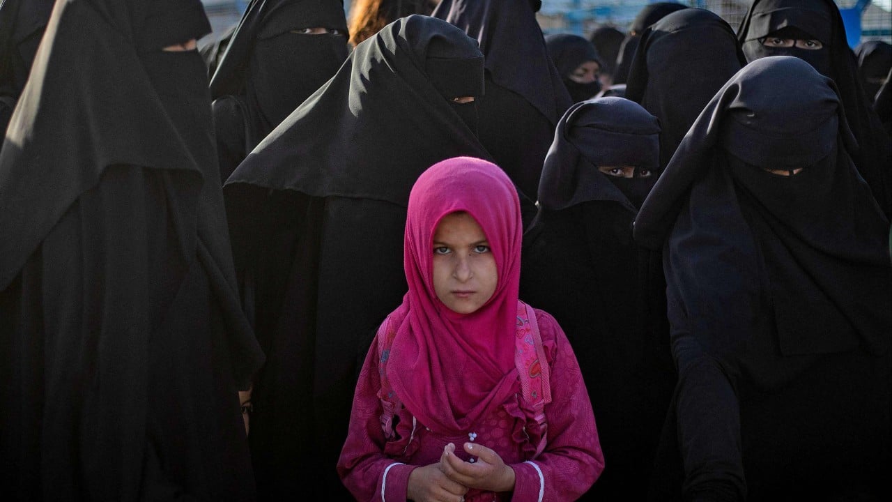 Syrian govt, Kurdish officials visit notorious prison camp