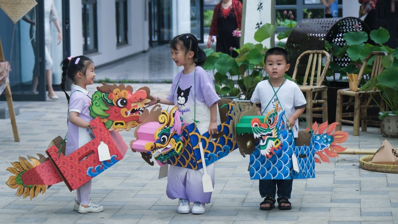 As China’s Dragon Boat Festival, Children’s Day coincide, family tourism booms