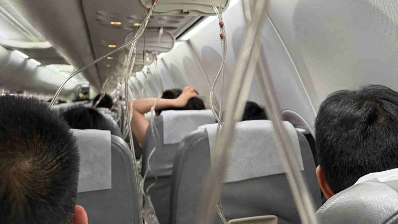 Chinese passengers describe aircraft’s violent plunge before emergency landing