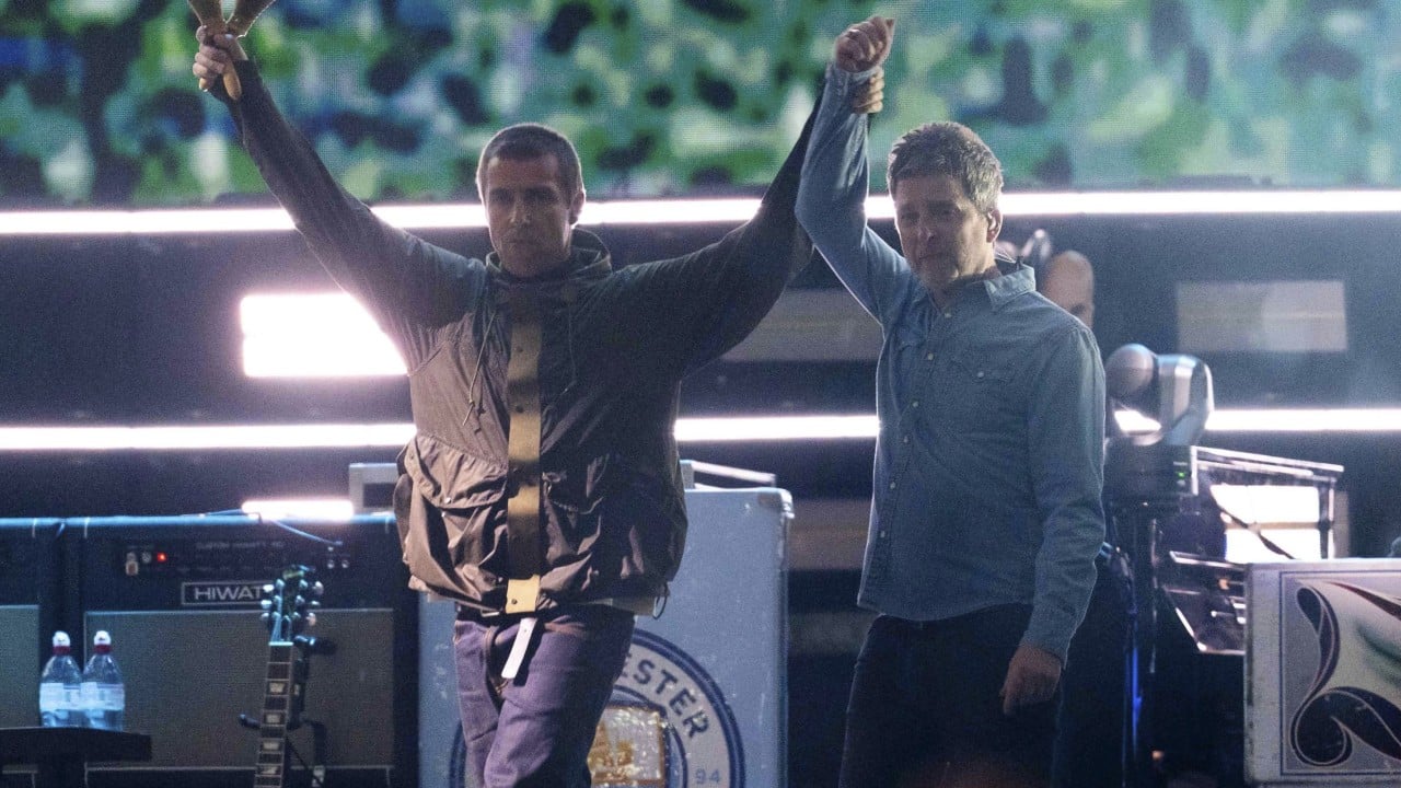 Oasis Brothers Reunite for First Gig in 16 Years, Tour Begins Cardiff