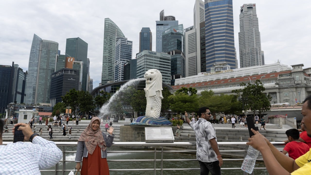 Singapore Economy Grows 4.3% Q2 Avoids Recession Amid Tariff Uncertainty