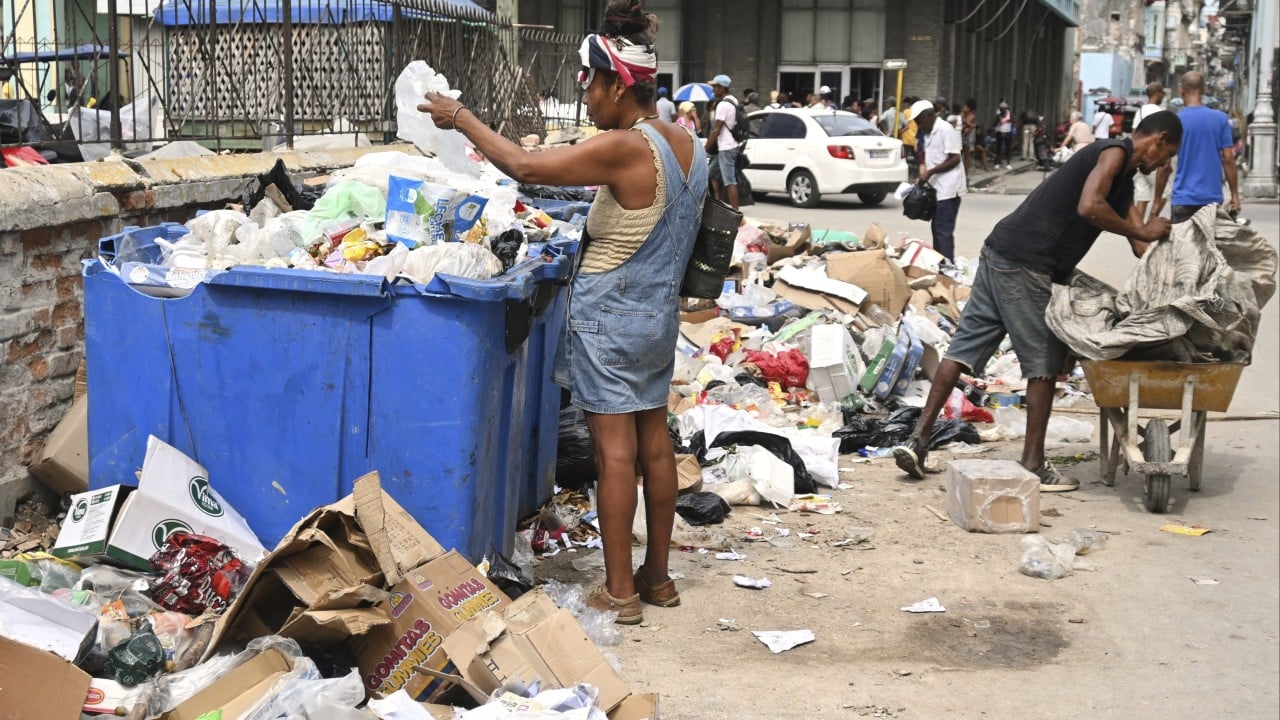 Cuban Labor Minister Resigns After Denying Beggars Amid Economic Crisis