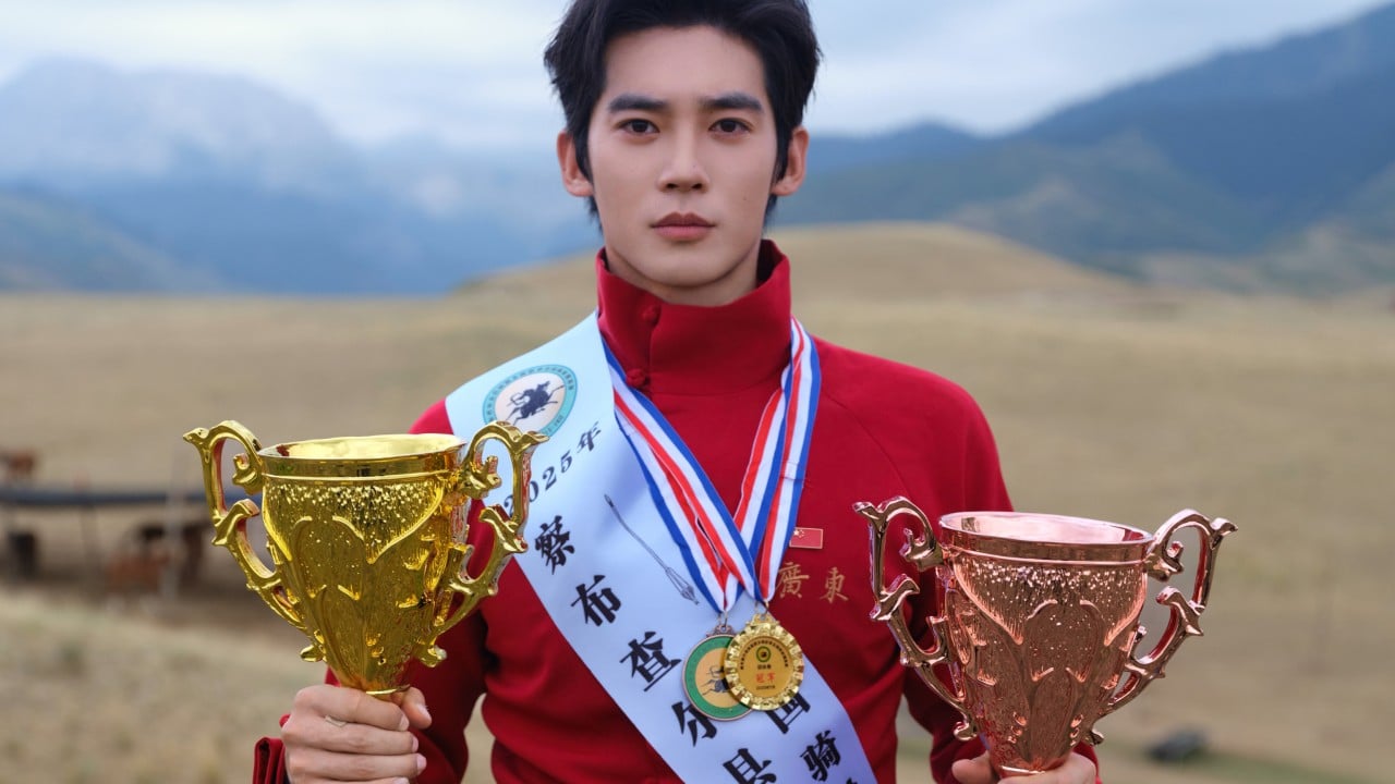 Chinese actor Yu Shi wins 2 medals at national horseback archery competition