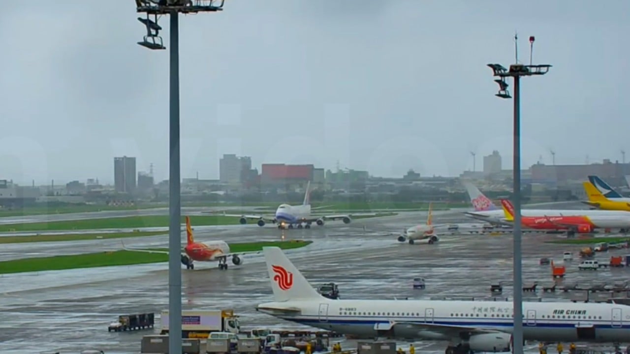 Hong Kong Airlines flight lands, ends up facing other aircraft on Taiwan runway