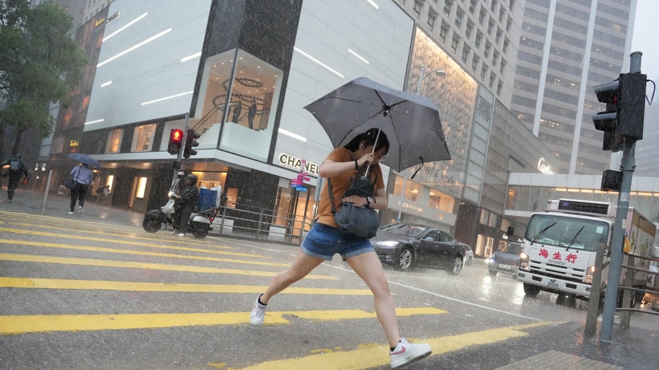 Could Hongkongers have avoided wet commute with earlier black rainstorm signal?