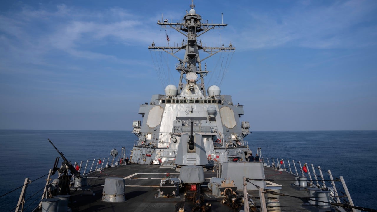 US Deploys Warships Near Venezuela Amid Regional Tensions