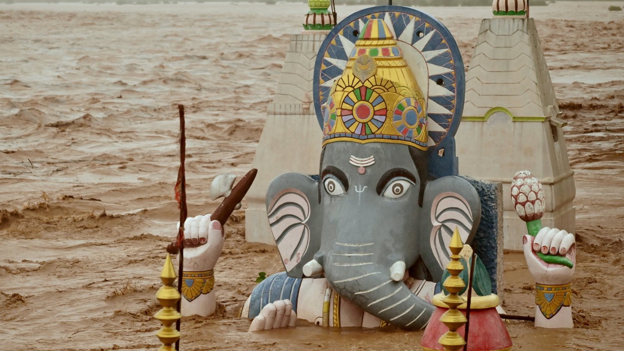 Floods leave 32 dead in Indian-controlled Kashmir, 150,000 displaced in Pakistan