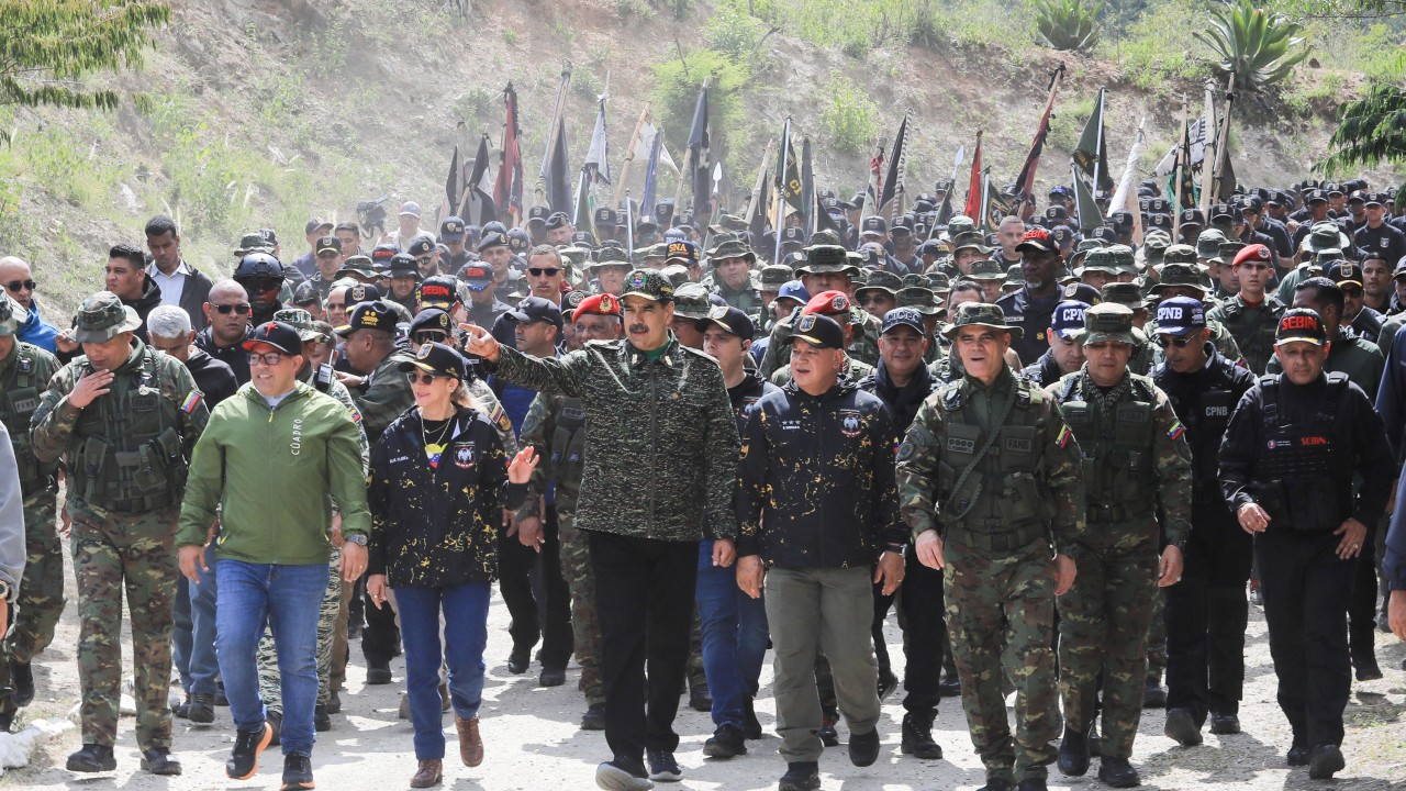 Napetosti med ZDA in Venezuelo naraščajo zaradi prihoda ameriške mornarice v južno Karibe