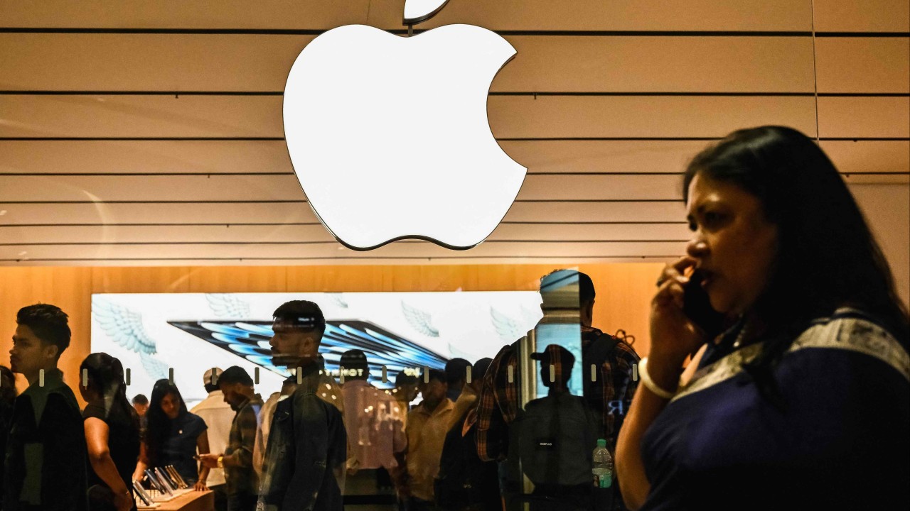 Vodilni Applov raziskovalec umetne inteligence za robotiko prestopil v Meto, kar sproža zaskrbljenost