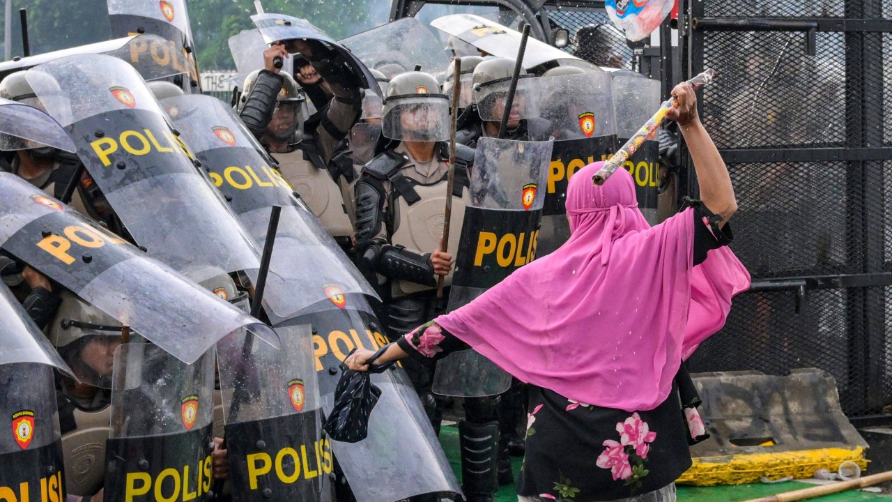 Rožnata in zelena barva simbol protesta proti neenakosti v Indoneziji