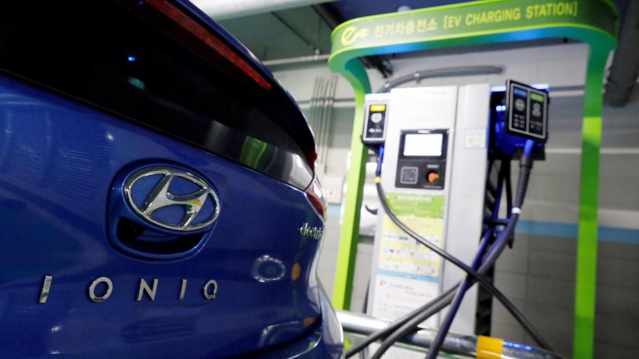 Južna Koreja izrazila zaskrbljenost zaradi racije ZDA v tovarni Hyundai v Georgii, priprti tudi uslužbenci proizvajalca baterij.