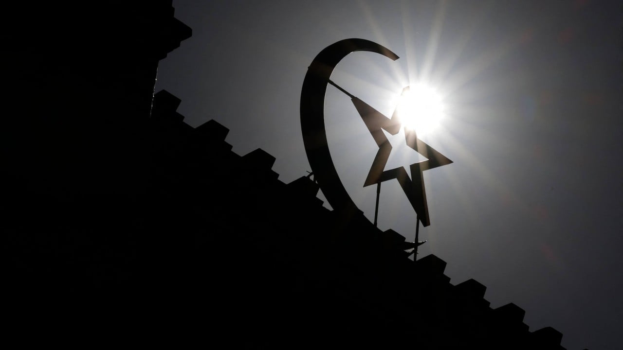 9 pig heads left outside Paris mosques, French police investigate as hate crime