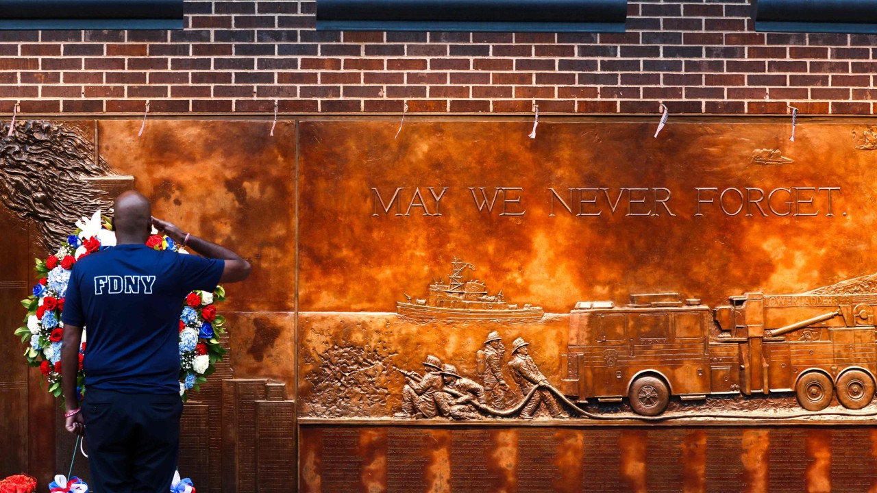 ZDA obeležile 24. obletnico terorističnih napadov 11. septembra s slovesnostmi in pokloni žrtvam.