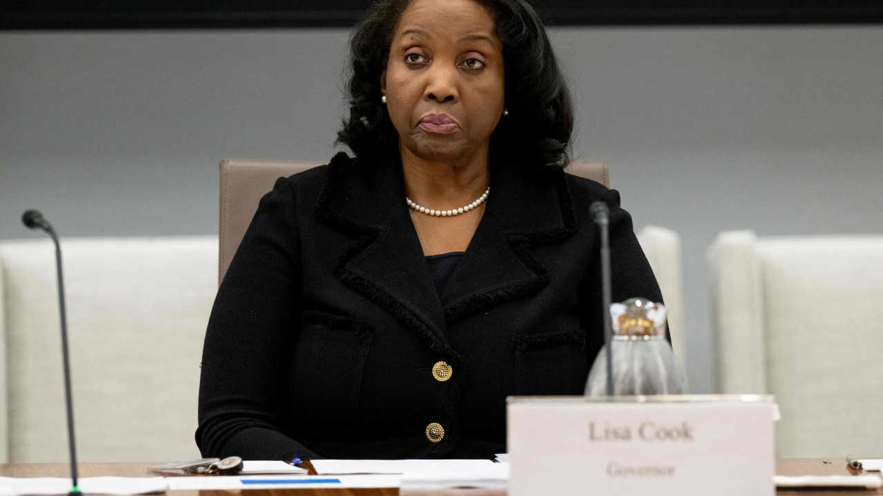 Trumpova administracija ponovno pritiska na odpustitev guvernerke Feda Lise Cook pred ključnim glasovanjem