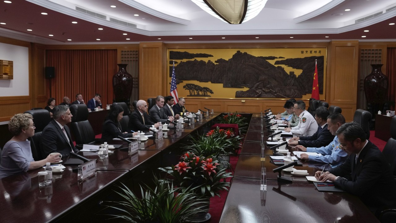 Ameriški zakonodajalci obiskali Kitajsko za izboljšanje vojaškega dialoga