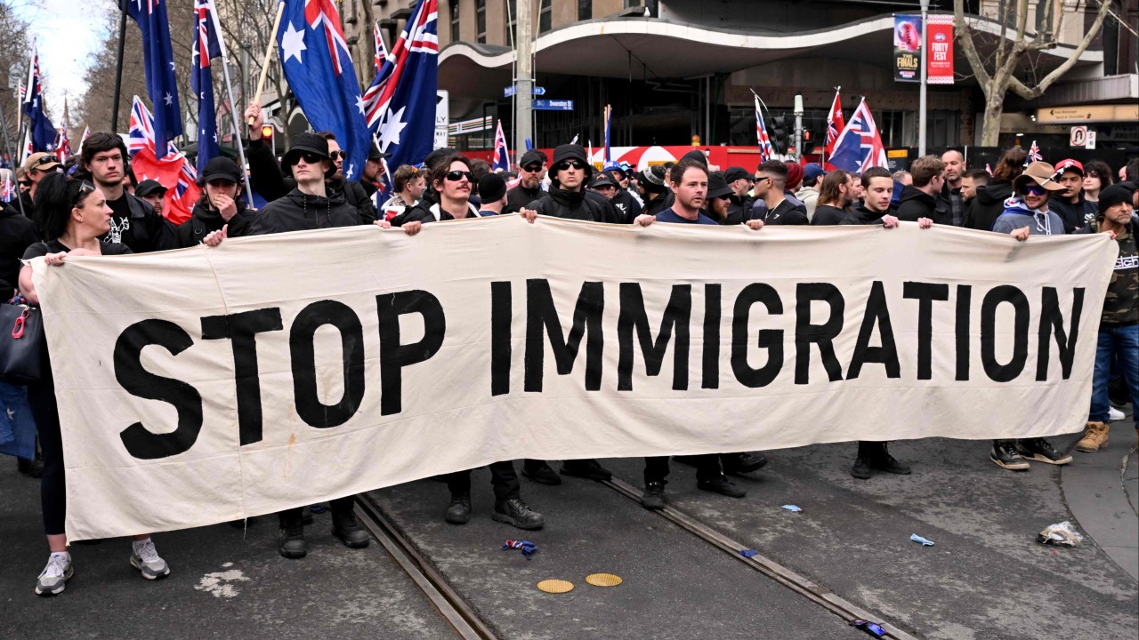 Protesti proti priseljevanju in politična mobilizacija v Združenem kraljestvu