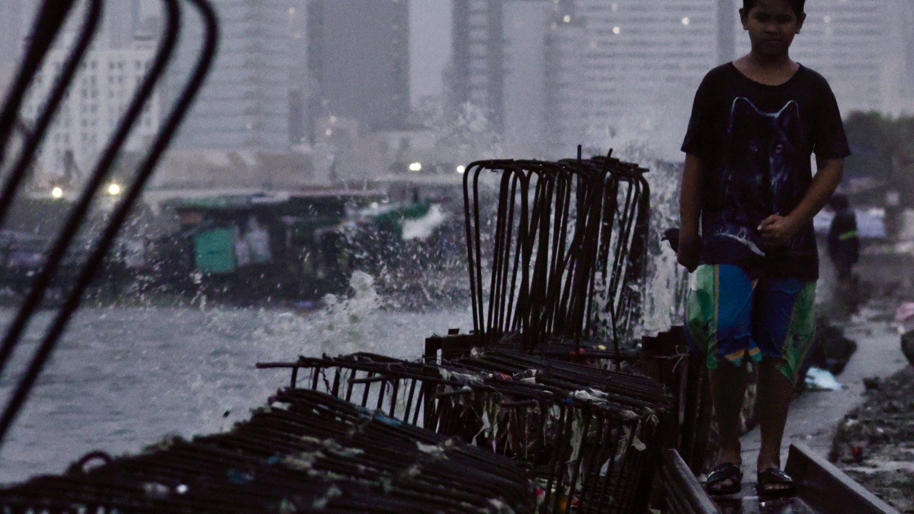 Protesti na Filipinih in tajfun Ragasa preizkušajo vlado predsednika Marcosa