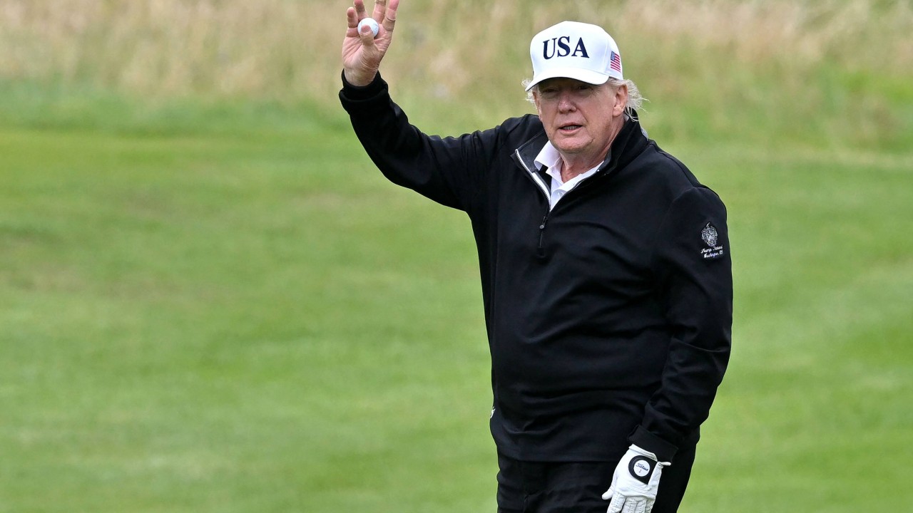 Donald Trump ob obisku Ryder Cupa povečal varnostne ukrepe in povzročil navdušenje