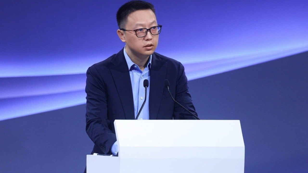 Alibaba povečuje naložbe v umetno inteligenco, delnice poskočile